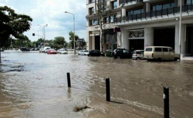 Greqia përfshihet nga stuhi të forta, përmbytje në Selanik