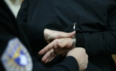 Etiketoi UÇK-në si “organizatë terroriste”, arrestohet në Kosovë zyrtari serb