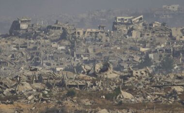 Sulmi ajror izraelit vret 10 fëmijë pranë një qendre mjekësore në Gazë