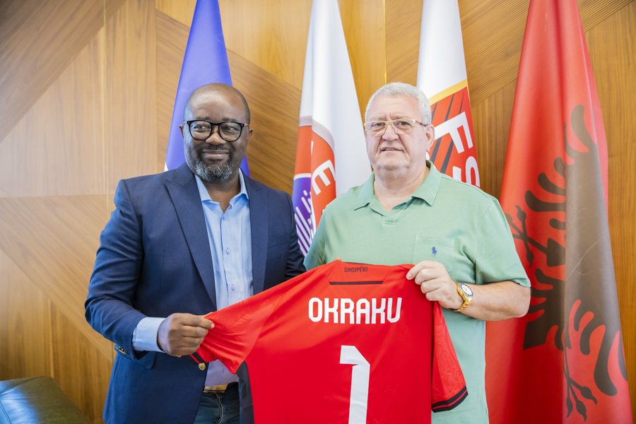 Kreu i FSHF-së Armand Duka pret në takim Presidentin e Federatës Ganeze të Futbollit, Kurt Edwin Simeon Okraku