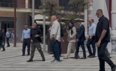 Edi Rama “furtunë” në Bashkinë e Vlorës/ Kërkon dorëheqjen e nënkryetarëve dhe disa drejtorëve