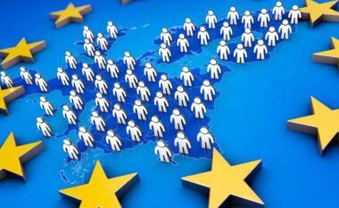 Popullsia e BE-së arrin rritje rekord, migrimi drej Europës çon në 450 milionë banorë në 2024