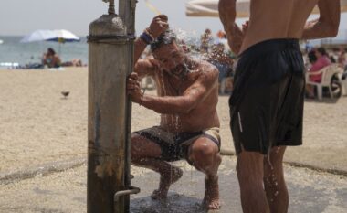 Greqia nën pushtetin e të nxehtit, përgatitet për temperatura që shkojnë deri në 43°C