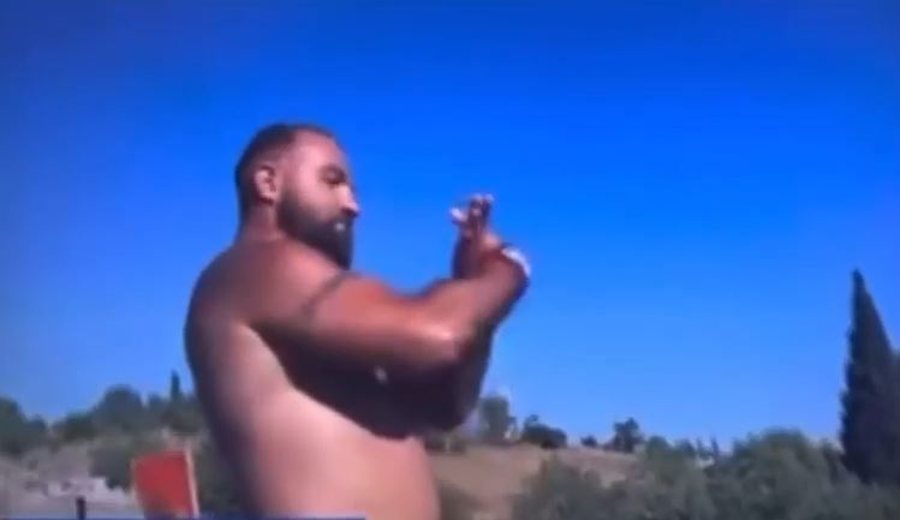 VIDEO/ Bëri simbolin e shqiponjës, sportisti nga Kosova skualifikohet nga gara e zhytjes në Malin e Zi