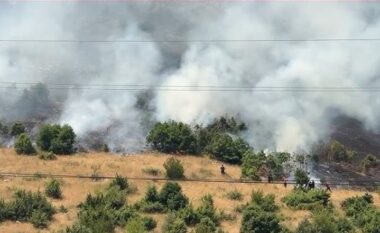 Riaktivizohen flakët në pikën kufitare të Kapshticës, kërkohet ndihmë nga ajri nga pala greke