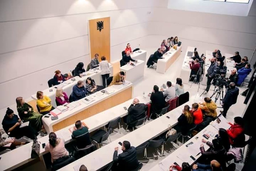 Ultimatumi i Ramës/ Nisin dorëheqjet e administratorëve në qarkun e Korçës