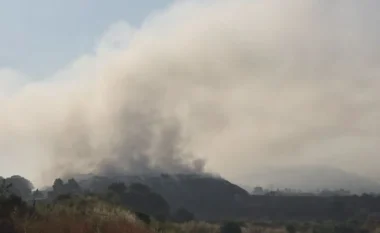 Elbasani prej 4 ditësh nën “pushtetin” e tymit toksik, zjarri ka depërtuar në thellësi të mbetjeve