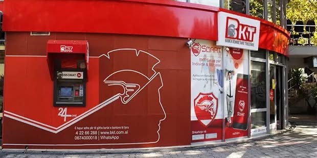 Dështon instalimi i sistemit të ri nga Banka Kombëtare Tregtare, kaos në sportele dhe shërbime të paralizuara