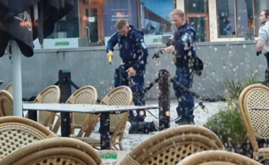 Theren me thikë disa persona në një qendër tregtare në Finlandë