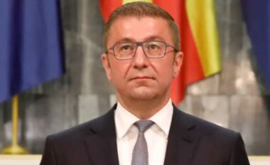 Më shumë vdekje sesa lindje! Ndizet debati në Maqedoninë e Veriut, kryeministri propozon taksë për beqarët