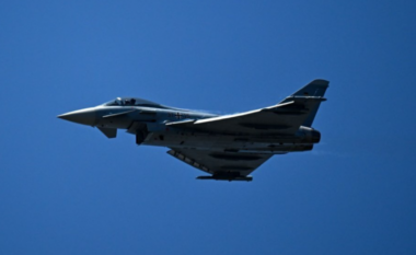 Turqia dhe Britania nënshkruajnë marrëveshjen që i lejon Ankarasë të jetë përdoruese e aeroplanëve luftarakë Eurofighter
