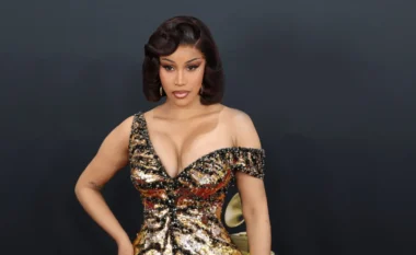 Probleme ligjore për Cardi B, paditet për hedhjen e mikrofonit