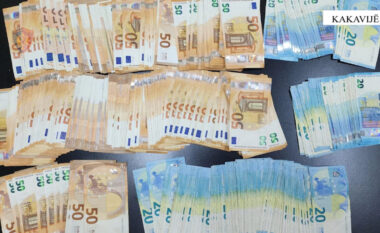Tentoi të nxirrte nga Shqipëria mbi 48 mijë euro pa i deklaruar, e pëson 54-vjeçari