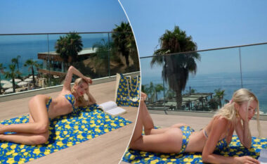 Sara Kolami mahnit ndjekësit me bikini në pushimet buzë detit
