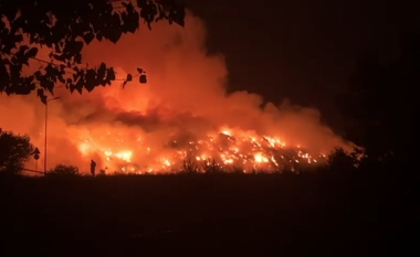 Prej gjashtë ditësh nën “kthetrat” e flakëve, shuhet zjarri në landfillin e Elbasanit! “Zhduket” nga qyteti reja toksike