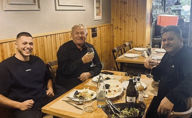 Kush janë Baki e Fatos Sinaj pjesë e vjedhjes me Bankersin, babë e bir zgrapën miliona euro, në skenë edhe një çerr, përlau 1.5 mln euro, pas fshihen politikanë dhe oligarkë
