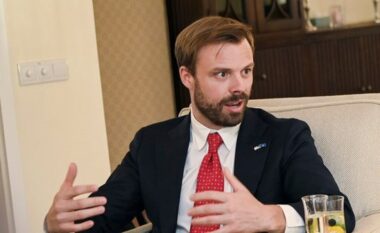 Kriza në Kuvend dhe të drejtat e serbëve, temat e diskutimit mes Hanrahanit dhe politikanëve