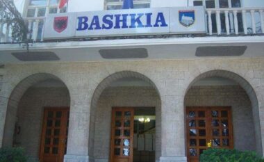 Vala e dorëheqjeve vijon në Bashkinë e Gjirokastrës, largohen 7 administratorët e Njësive Administrative