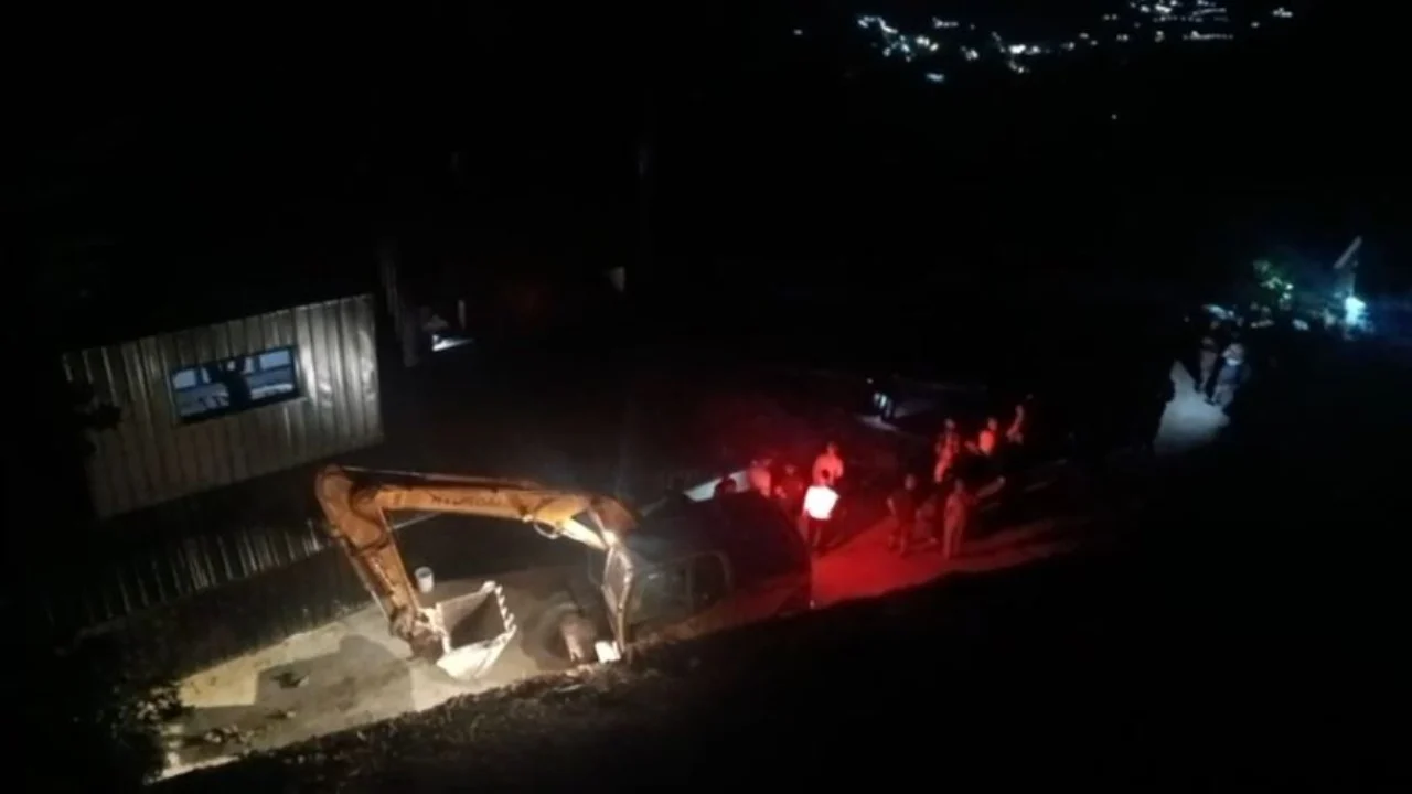 Tensione në aksionin e IKMT së për shembjen e ndërtesave pa leje në Theth  banorët futen në banesë  nuk lejojnë prishjen e objektit
