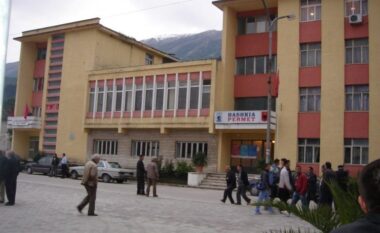 ‘Fshesa’ e Ramës mbërrin edhe në Bashkinë e Përmetit/ Dorëhiqen drejtuesit e 5 njësive administrative