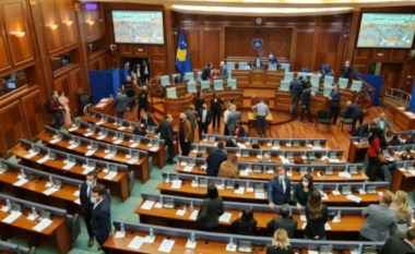 Ngërçi politik në Kosovë/ Ndërpritet seanca në Kuvend pas disa minutash, do të mblidhet sërish në orën 22:00