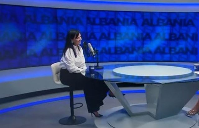 “Teknologjia nuk është argëtim”, Linda Rama: Djalin tim 11-vjeçar e orientoj drejt përdorimit të teknologjisë për qëllime mësimore