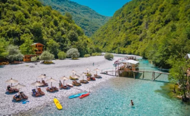 Sherr mes turisteve dhe biznesmenëve në zonën e “Lumit të Shalës”, plagosen dy persona
