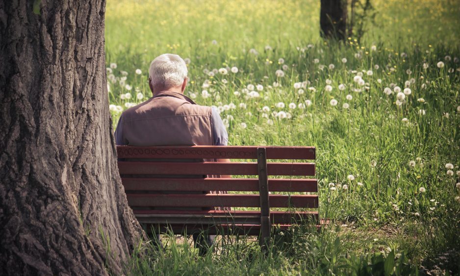 Bie koha mesatare e gëzimit të pensionit/ Të moshuarit në fshat e marrin së paku 7.3 vite më shumë se ata në qytet