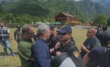 Tensionet në Theth/ Boçi dhe Spahia përplasen me policinë: Mos më kap me dorë se ta mbështjell mirë… (VIDEO)