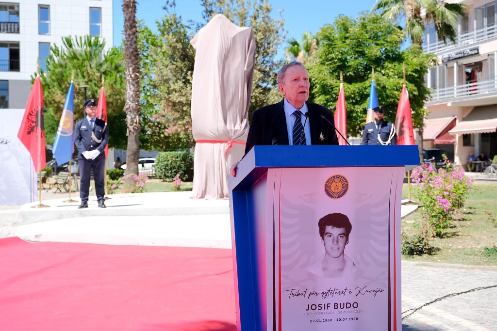 Ndahet nga jeta ish-ambasadori gjerman në Shqipëri, Werner Daum