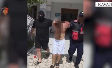 Vodhën shuma parash dhe një automjet në një fshat të Kavajës, arrestohen 2 persona (EMRAT)