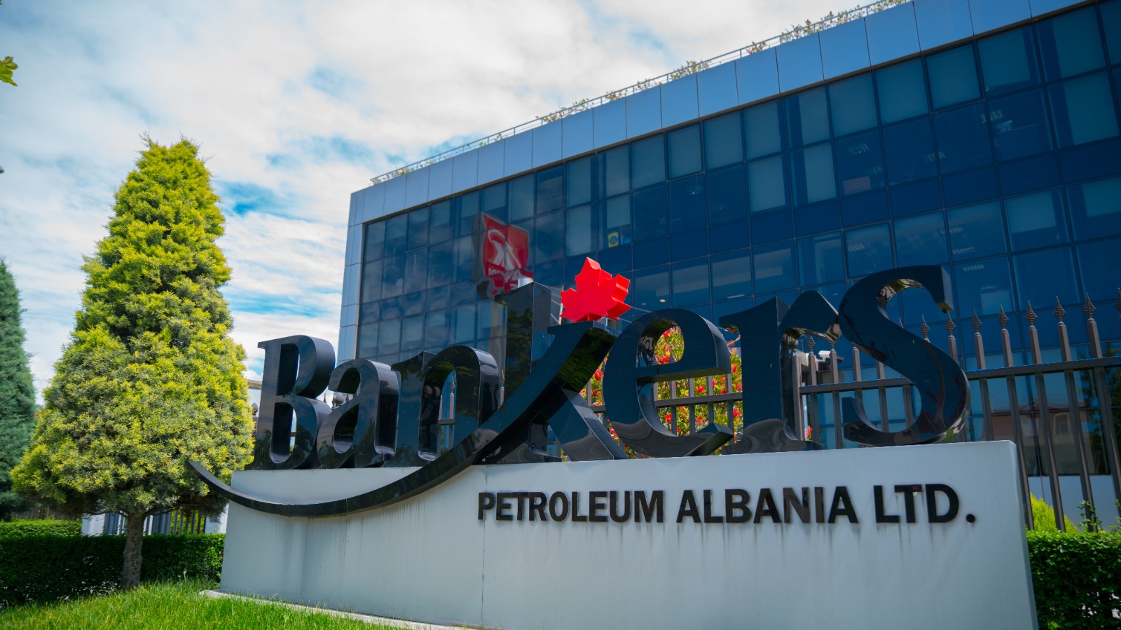 Çfarë po ndodh në Fier? Forca të shumta policie zbarkojnë te “Bankers Petroleum”