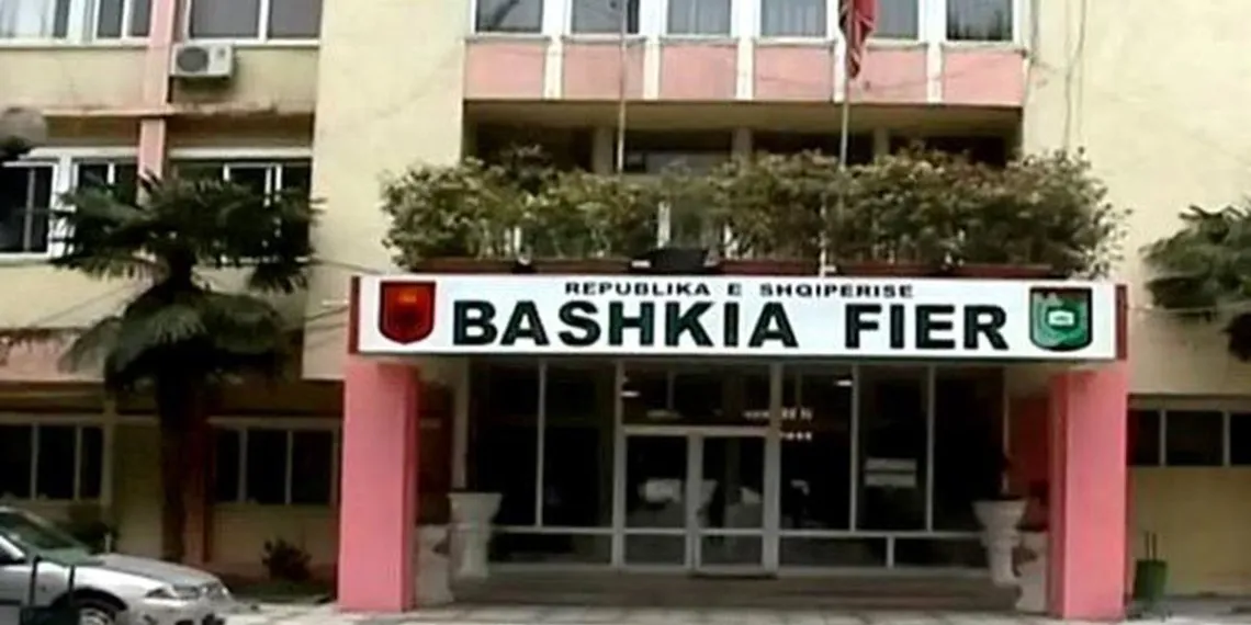 Zbardhet skema e abuzimit në bashkinë e Fierit, zyrtarët nuk arkëtuan në buxhet 40 milionë lekë