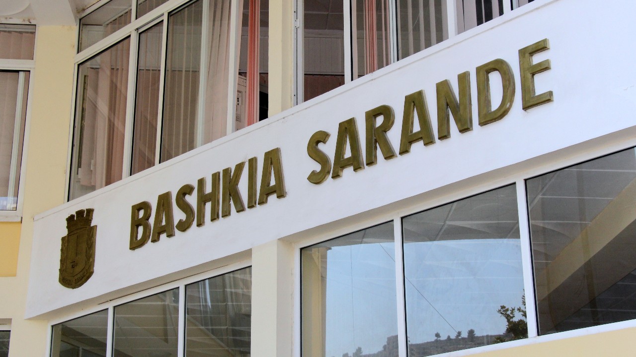Vazhdon vala e dorëheqjeve/ Largohen edhe drejtorët e Bashkisë Sarandë, kryebashkiaku i Konispolit refuzon urdhrin e Ramës