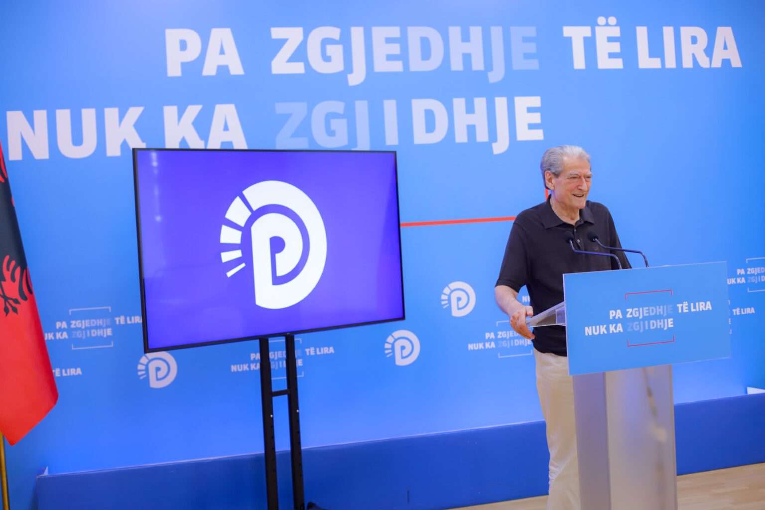 Berisha: Balluku ka marrë rezultat në Fier si Assadi në Siri, laptopi i saj ka pasur gjithë dokumentet e patronazhistëve