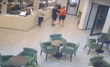 Ish-shefi i “Rrugores” Vlorë i dhunoi kamerierin, pronari i lokalit bën për spital Ardian Isufin