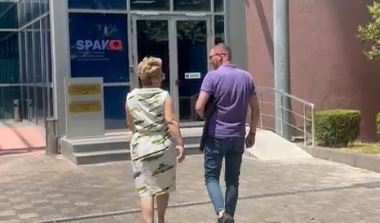 Kryemadhi paraqitet në SPAK, në zbatim të masës “detyrim paraqitje”