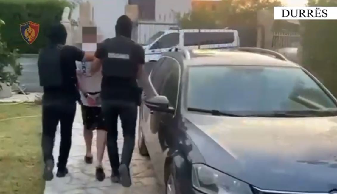 Mashtroi babain duke inskenuar rrëmbimin e vet për të përfituar para, vihet në pranga 28-vjeçari dhe bashkëpunëtori i tij (EMRAT)