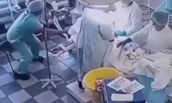Pamje prekëse nga tërmeti i fuqishëm në Rusi, mjekët vijojnë operacionin në sallë gjatë lëkundjeve të forta (VIDEO)