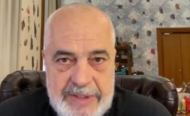 Po hiqni xhamat dhe po lini karriget, pse nuk e latë për pas verës/ Rama i përgjigjet qytetarëve: Është e shëmtuar të zaptosh hapësirat publike