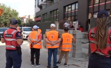 Aksioni për pastrimin e hapësirave publike! Kishin zënë vendin me blloqe betoni, arrestohet 67-vjeçari, procedohet i biri