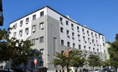 Gjykata e Durrësit pezullon nga detyra drejtorin e Arsimit Parauniversitar (EMRI)