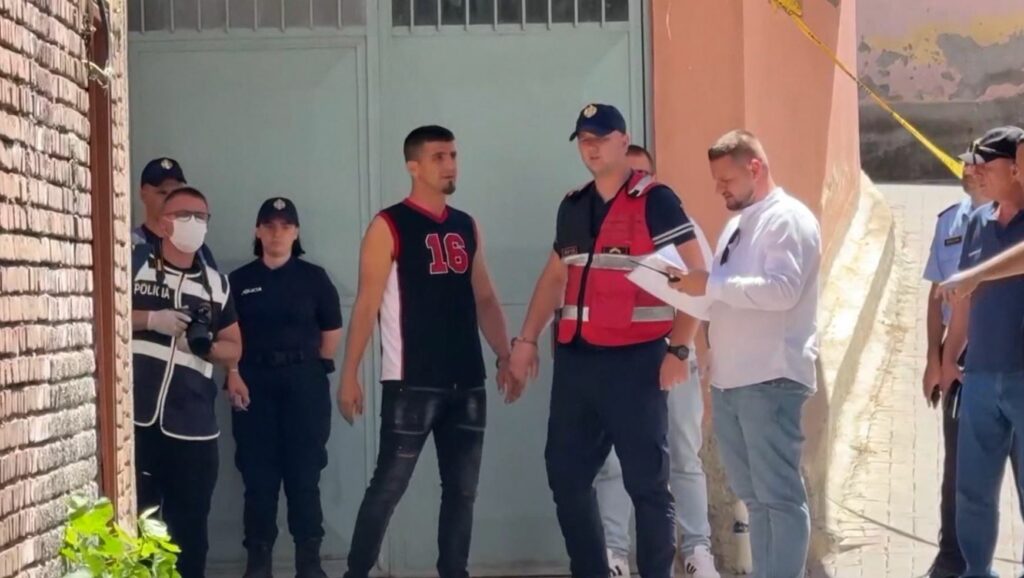 Djali i saj dyshohet se vrau 52-vjeçaren, flet nëna e Ilirjan Selmanit: Nusen e kishim pranuar, im bir s’është autori