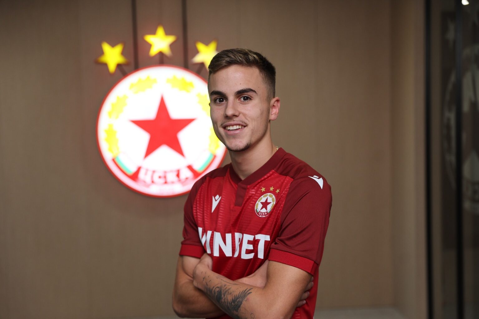 Talenti i futbollit shqiptar Kevin Dodaj, prezantohet nga CSKA