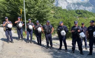 Aksioni i shembjeve të ndërtimeve pa leje në Theth/ Policia në rresht, fadromat vijojnë punën (VIDEO)