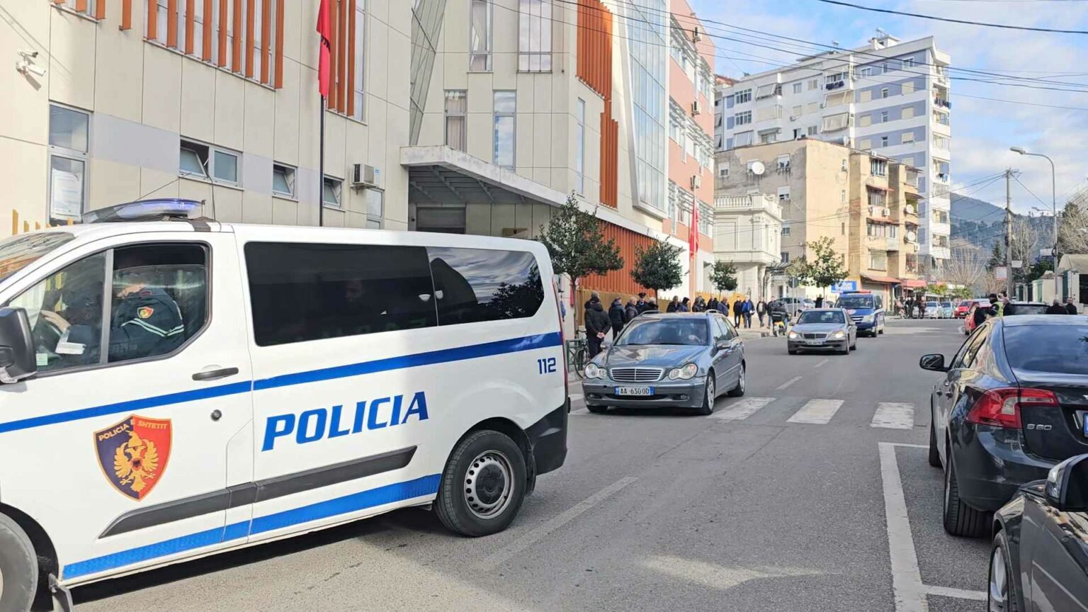 Hetimet për inceneratorin e Elbasanit/ Policia arreston vëllain e deputetit të PS: Iu gjet municion luftarak (EMRI)