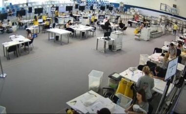 Nis rinumërimi i votave të Durrësit/ Hapen 5 nga 290 kuti, vihen re dhe gabimet e para
