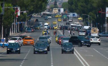 GRAFIKËT/ Sigurimi i makinave, rriten të ARDHURAT nga primet, por jo DËMSHPËRBLIMET për aksidentet, AMF hesht. Kompanitë problematike