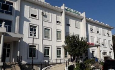 Gjarpri pickon 26-vjeçaren në Përmet, spitalet e të gjithë qarkut nuk kanë kundërhelm