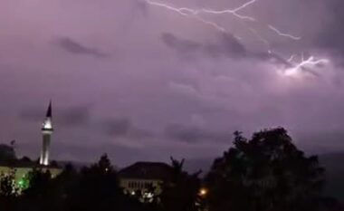 Stuhia në Kukës/ Rrëshqitje dherash në disa akse, shuhen zjarret në Fushë Arrëz